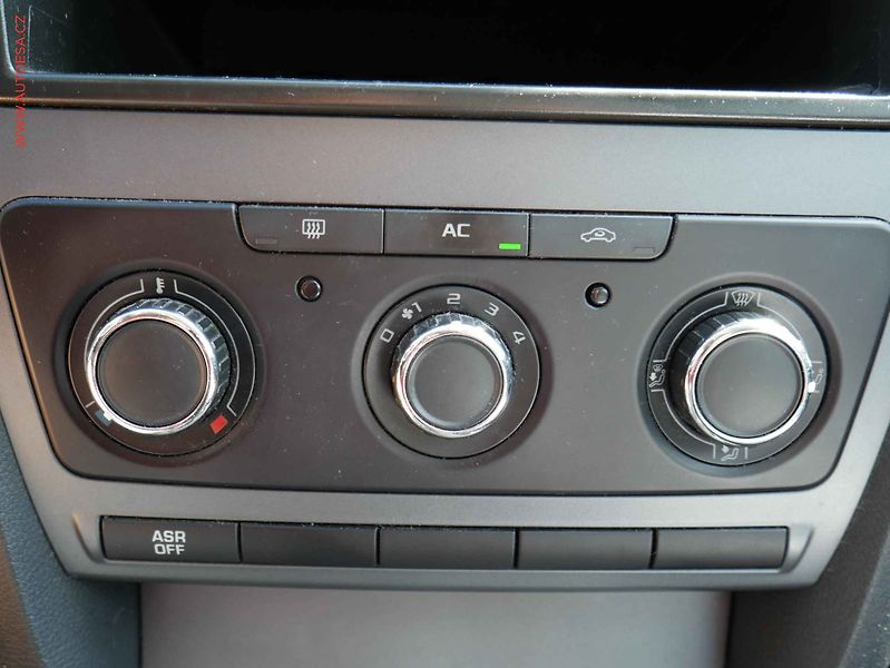 Škoda Octavia (2012) 1.6i, AC, tažné - fotka 14 z 16