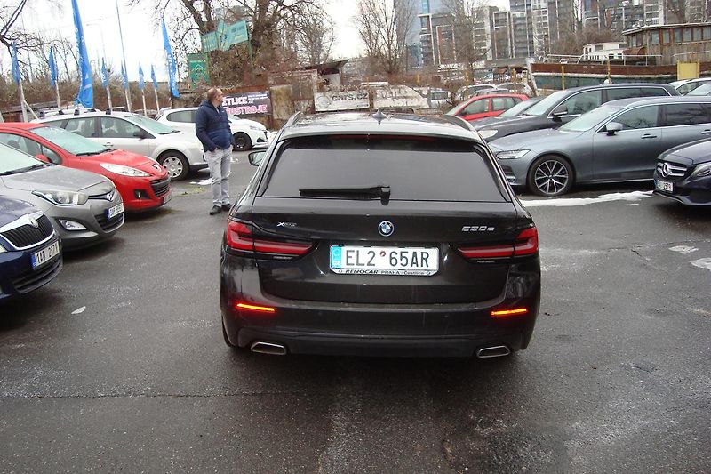 BMW Řada 5 (2021) 530e Xdrive, ČR, 1.Maj.S.Kn. - fotka 6 z 65