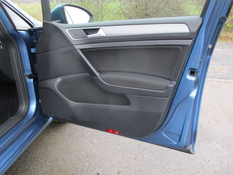 Volkswagen Golf TSi*77kW*VÝHŘEV*Z+L PNEU*TOP  - fotka 27 z 47