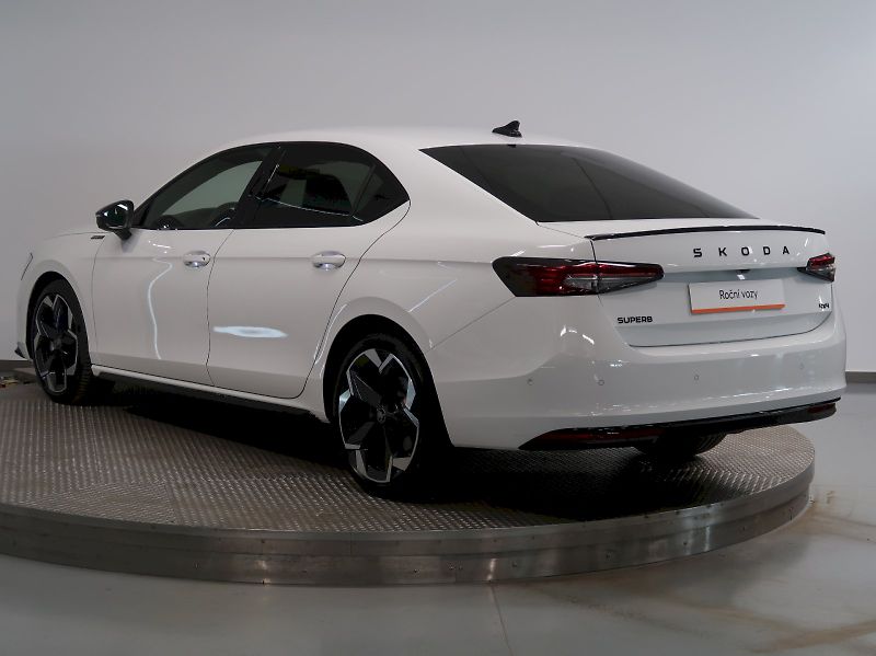 Škoda Superb (2025) SPORTLINE 2.0TDI 142KW 4x4 DSG - fotka 7 z 51