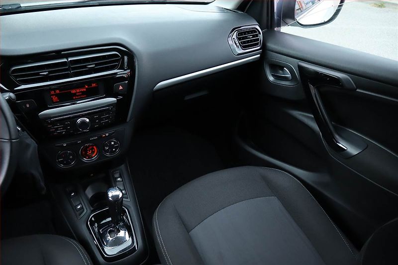 Peugeot 301 (2014) 1.2 VTi, Automat, Serv.kniha - fotka 8 z 17
