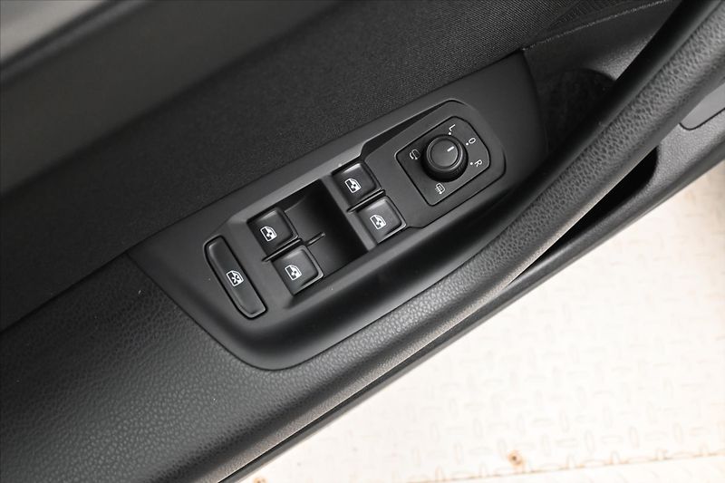 Volkswagen Passat 2,0 TDI 110 kW DSG Business Zá - fotka 26 z 32