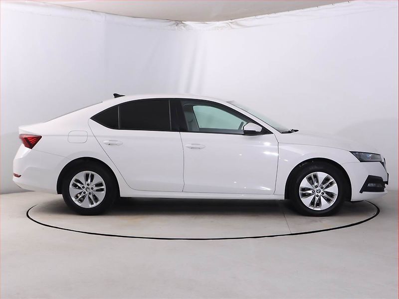 Škoda Octavia (2021) 2.0 TDI, Serv.kniha, Tempomat - fotka 6 z 21