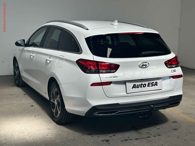 Hyundai i30 (2023) 1.0 T-GDi, 2.maj,ČR, Smart - fotka 6 z 18