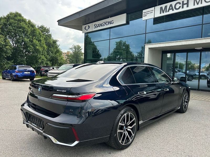 BMW Ostatní i7 xDrive 60 TV TOP 2025 - fotka 6 z 44