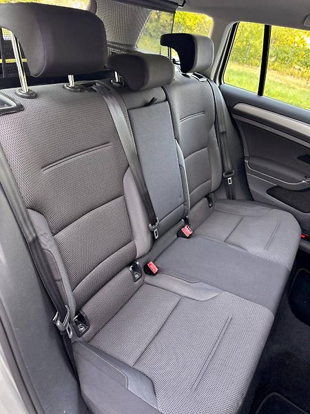 Volkswagen Golf (2015)  VII KOMBI 1.6 TDI DSG WEBASTO - fotka 9 z 28
