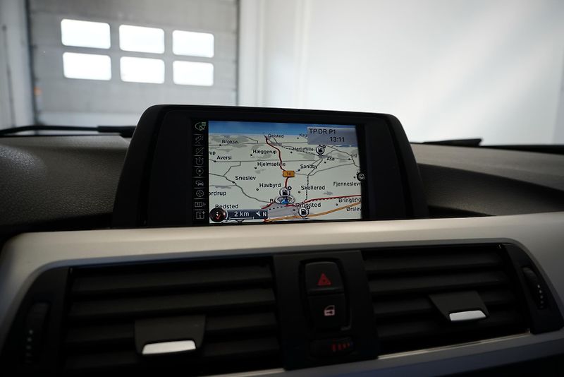 BMW Řada 3 (2014) 318D 2,0 SEDAN - fotka 28 z 32