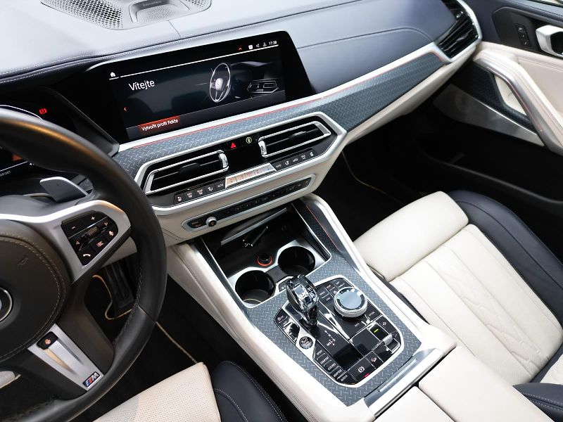 BMW X6 (2021) BMW X6, xDrive40i MAX VÝBAVA!! - fotka 9 z 13