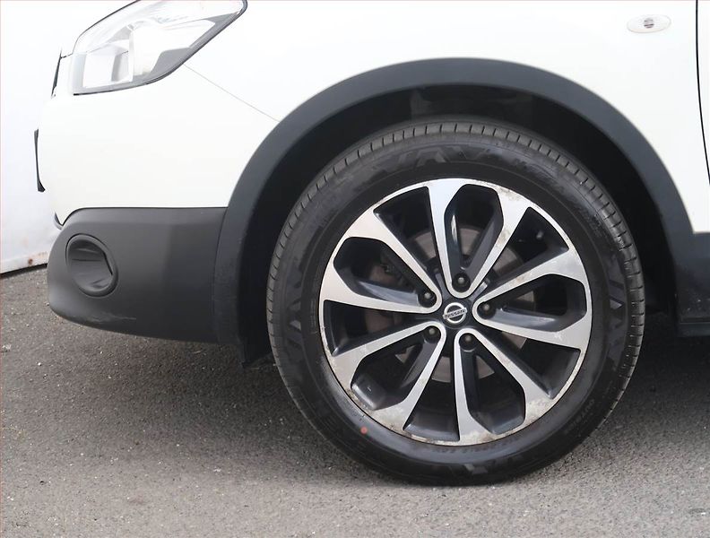 Nissan Qashqai (2013) 1.6 dCi, Serv.kniha, Navi - fotka 15 z 19