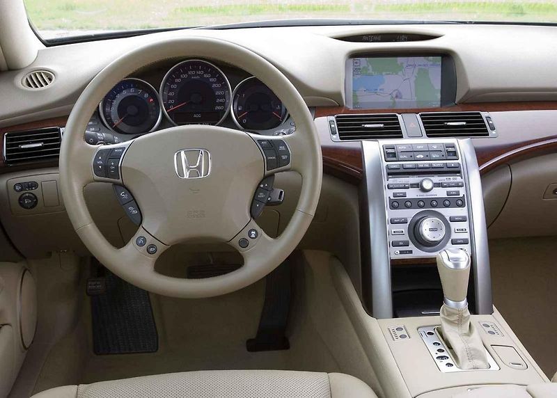 Honda Legend se dnes v bazarech prodává jen po kusech. Stačí na ni ale 200 tisíc korun.