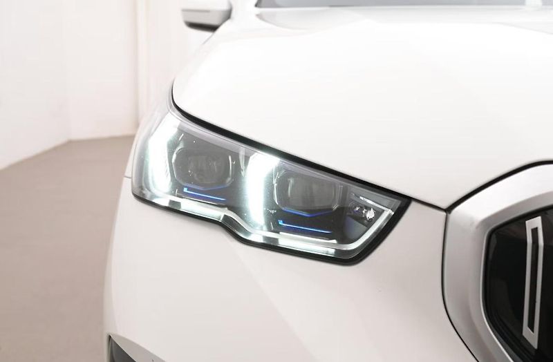 BMW i5 eDrive40 Touring M SoH 96% Kam - fotka 24 z 26