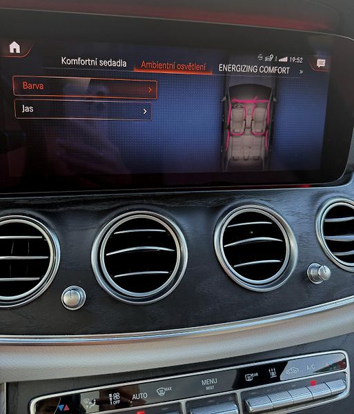 Mercedes-Benz Třídy E (2020) 4MATIC, AMG Line, původ ČR - fotka 15 z 24