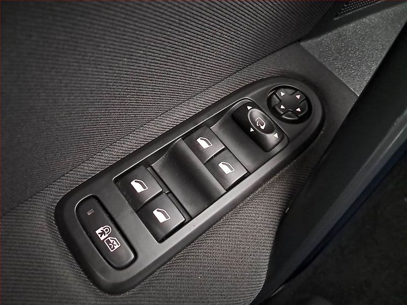 Peugeot 508 (2013) 2.0 HDi, Navi, Tempomat - fotka 16 z 19