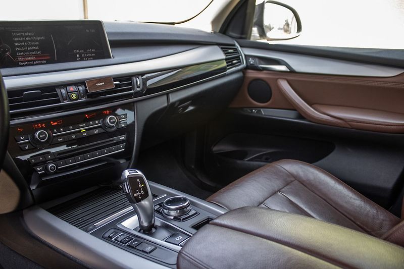 BMW X5 xDrive 30d - fotka 13 z 21