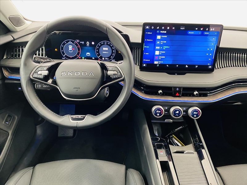 Škoda Superb 2,0 TDI DSG 110 kW L&K - fotka 9 z 27