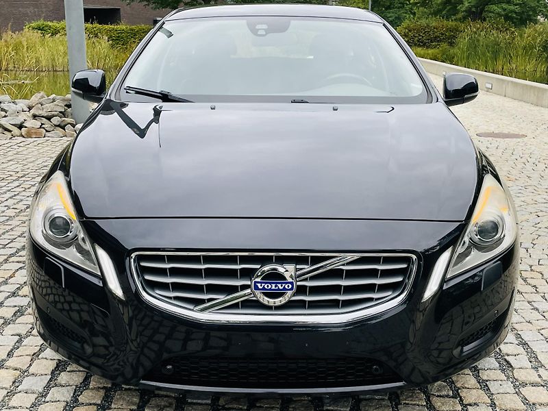 Volvo V60 2.4D5 MANUÁL TAŽNÉ SERVISKA - fotka 7 z 41