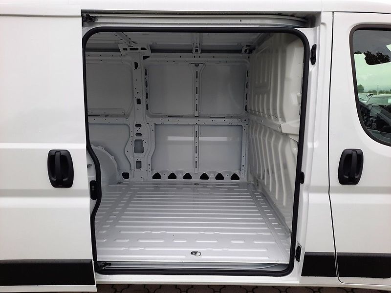 Peugeot Boxer (2026) FG 3300 L2H1 BHDi 140k M6 - fotka 10 z 22