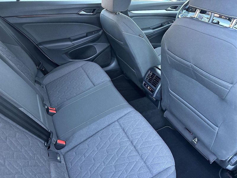 Volkswagen Golf Variant (2024) 1.5 eTSI DSG Life - fotka 11 z 33