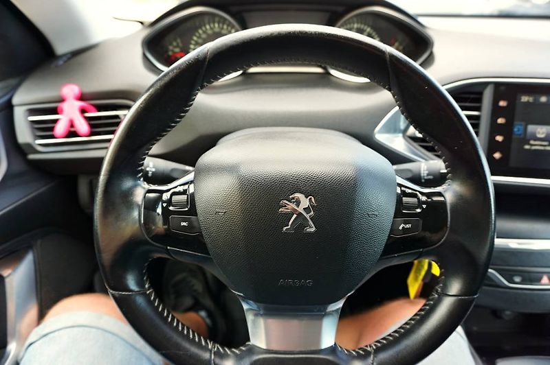 Peugeot 308 (2016) 308 ACTIVE 1,2 PT 81 kW - fotka 32 z 46