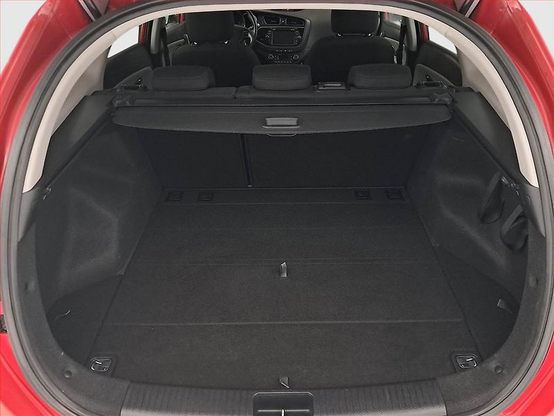 Kia Ceed (2015) 1.6 CRDi, Serv.kniha, Navi - fotka 14 z 21