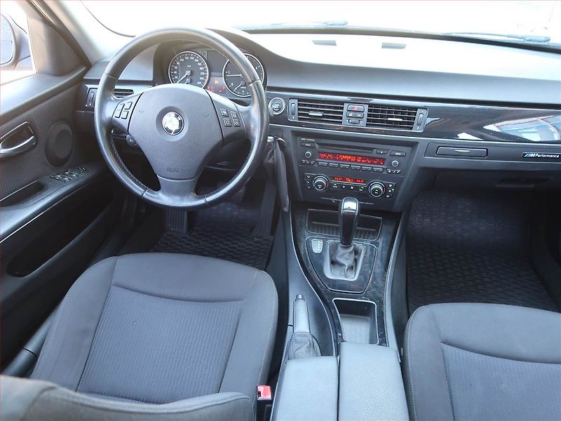 BMW Řada 3 (2010) 320 d xDrive, 4X4, Automat - fotka 7 z 17