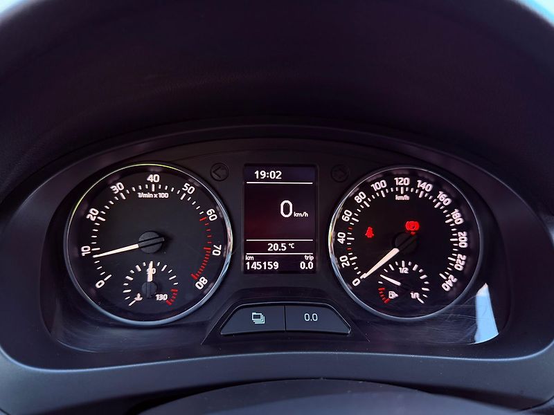 Škoda Rapid 1.2 TSi Style Plus, Serviska - fotka 17 z 25