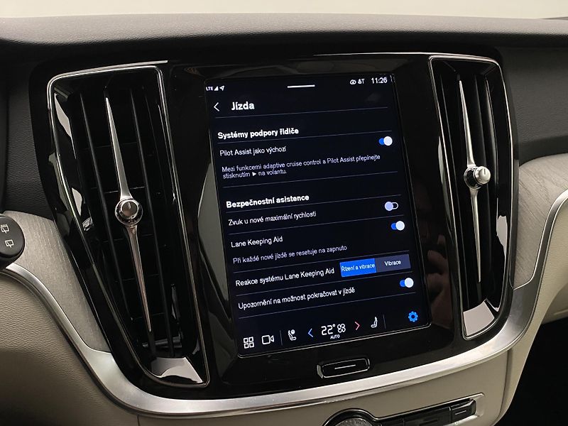 Volvo V60 B4 DARK PLUS AUT CZ - fotka 40 z 51