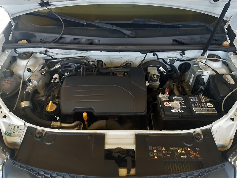 Dacia Sandero 1.2 i KLIMA  - fotka 17 z 19