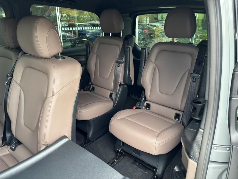Mercedes-Benz Třídy V (2026) 2,0 300 d / Exclusive / L / 4M - fotka 6 z 9