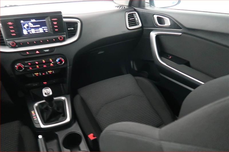 Kia Ceed (2021) 1.4 T-GDI, ČR,1.maj - fotka 8 z 18