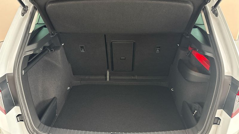 Škoda Karoq 1.5 TSI DSG Style - fotka 17 z 28