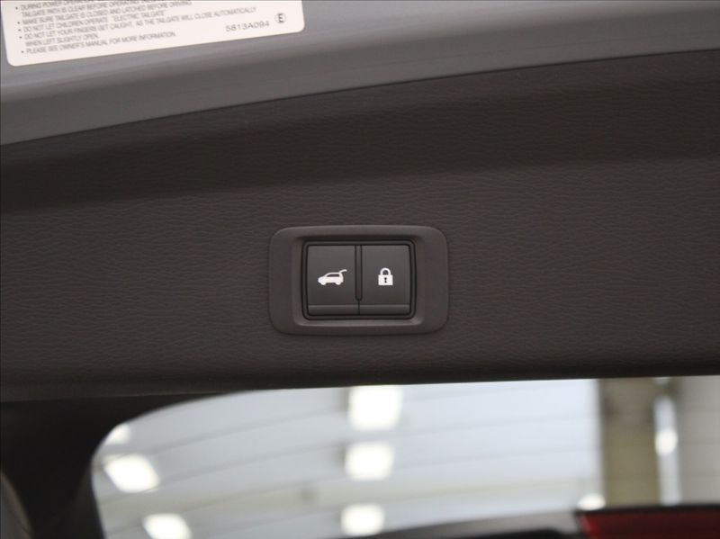 Mitsubishi Outlander 2,4 PHEV AWD Instyle 12tkm! - fotka 29 z 31