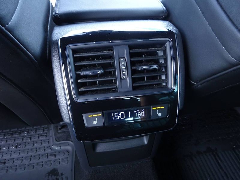 Škoda Superb (2022) 2,0 TDi/ 147kW DSG 4x4 L&K - fotka 20 z 29