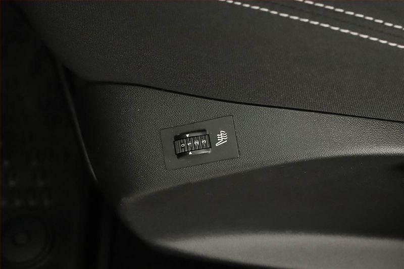 Peugeot 208 (2018) 1.2 PureTech, Serv.kniha - fotka 12 z 13
