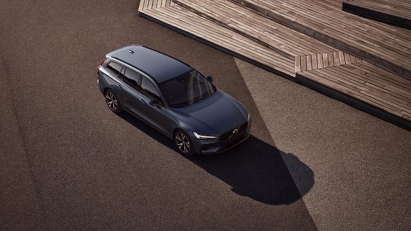 Volvo V60 (2026) B4 AUT DARK PLUS - fotka 2 z 10