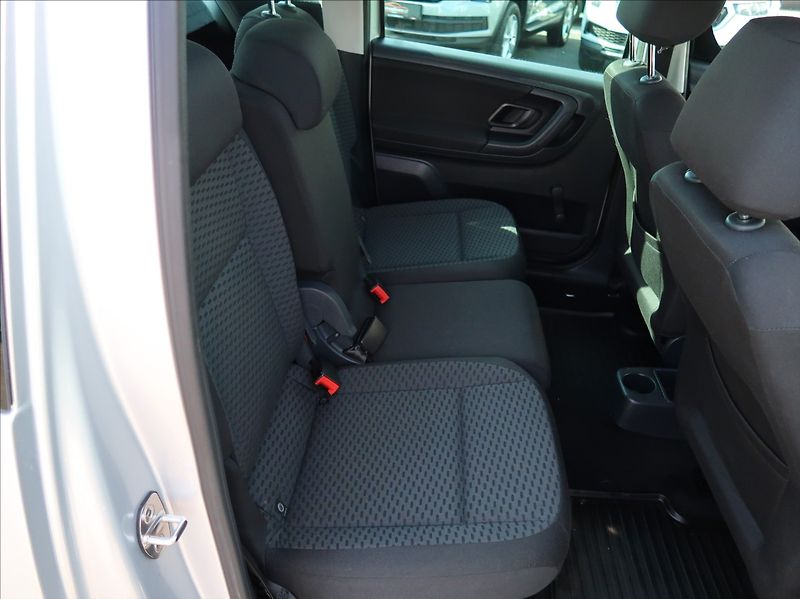 Škoda Roomster 1,2 TSi,63kW,1majČR,klima,tažn - fotka 17 z 22