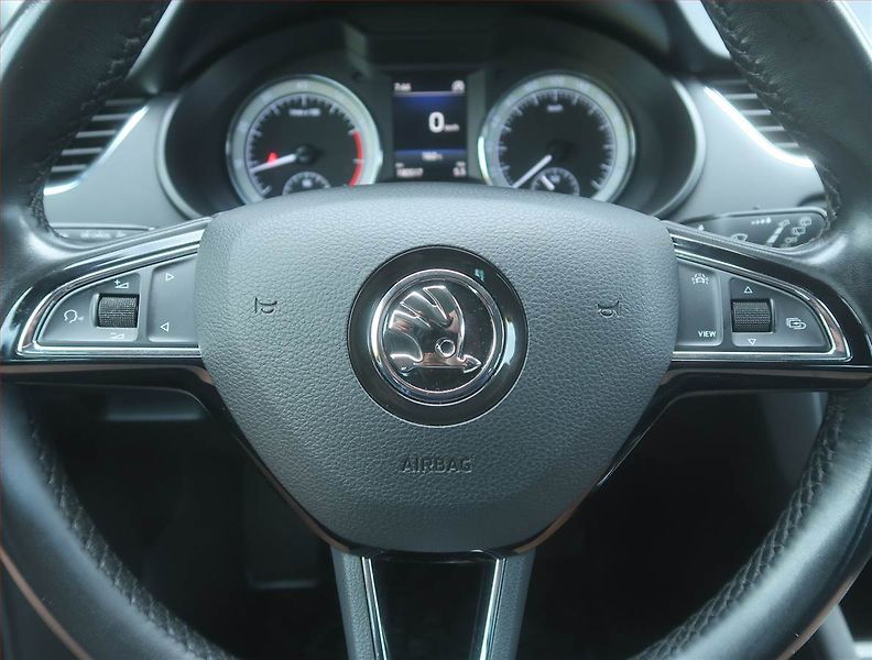 Škoda Octavia (2020) Ambition 1.5 TSI, Serv.kniha - fotka 16 z 16