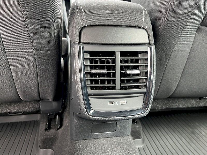 Škoda Kamiq (2024) 1.0 TSI 81 kW Fresh edice - fotka 24 z 33