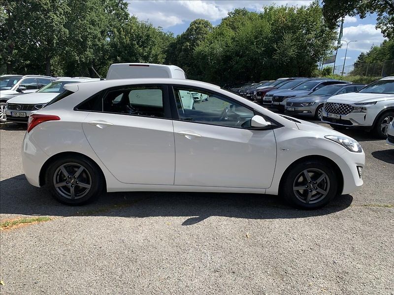 Hyundai i30 1,4 i, ČR - fotka 4 z 17