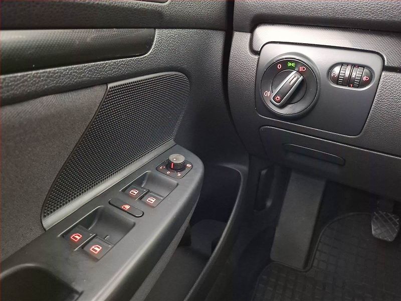 Volkswagen Golf (2010) 1.6 TDI, po STK, Tažné - fotka 16 z 16