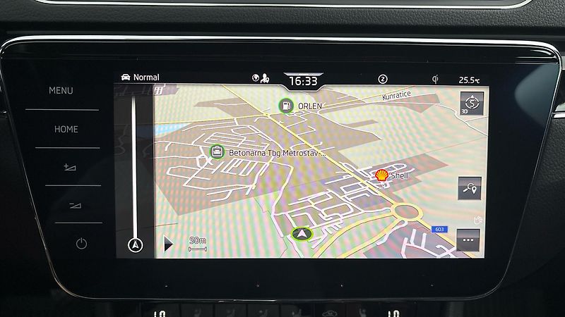 Škoda Superb 2.0 TDI DSG L&K Combi - fotka 33 z 36