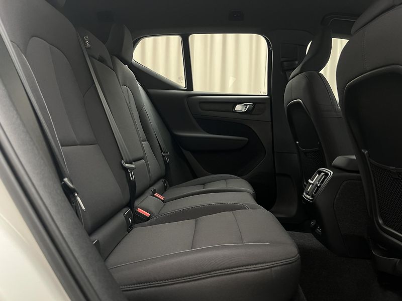 Volvo XC40 CORE RECHARGE SINGLE MOTOR AUT - fotka 21 z 46
