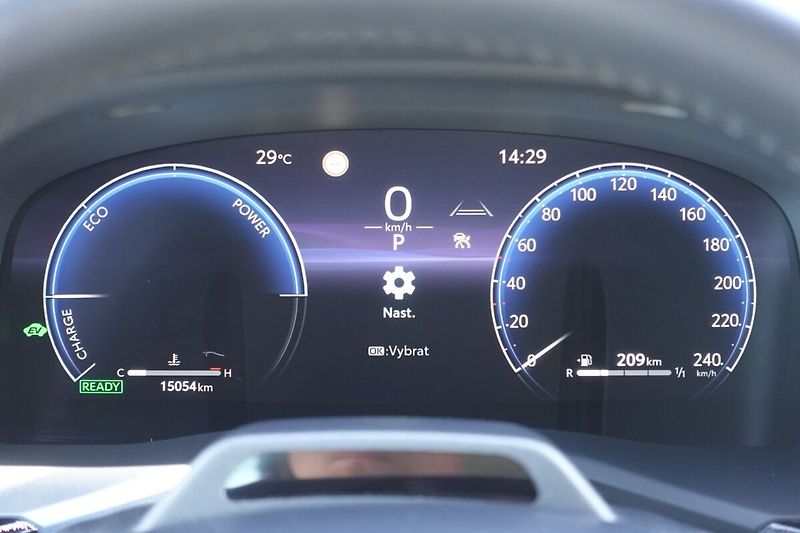 Toyota Camry 2,5 HEV Executive - fotka 28 z 36