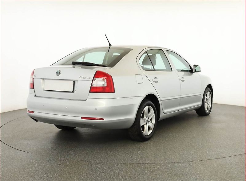 Škoda Octavia (2011) Elegance 1.6 TDI, Automat - fotka 5 z 16