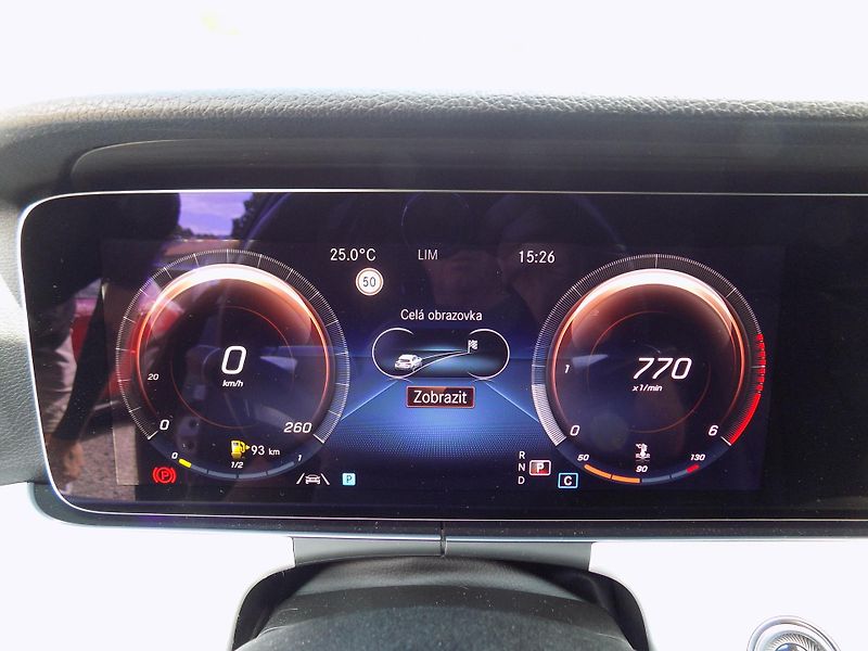 Mercedes-Benz Třídy E 220 D 4MATIC 143 KW TOP!!! - fotka 34 z 40