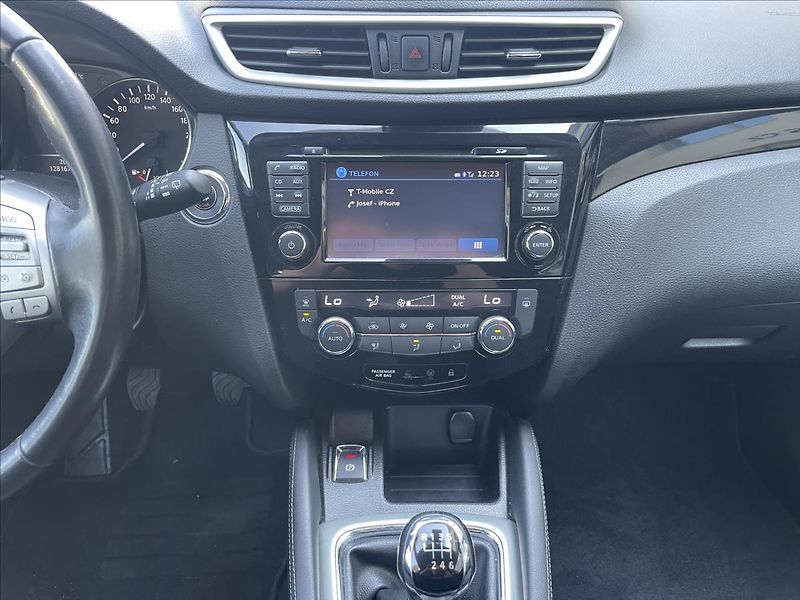 Nissan Qashqai 1,2 DIG-T  Acenta - fotka 12 z 15