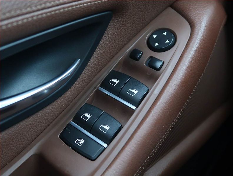 BMW Řada 5 (2015) 530d, Automat, Serv.kniha - fotka 18 z 23