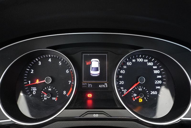 Volkswagen Passat 2.0TSi 165kW AUTOMAT - fotka 18 z 30
