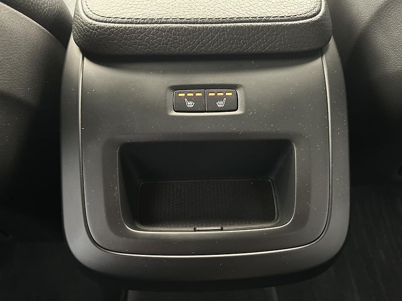 Volvo XC90 2.0 D5 4x4 Mommentum PRO - fotka 26 z 29