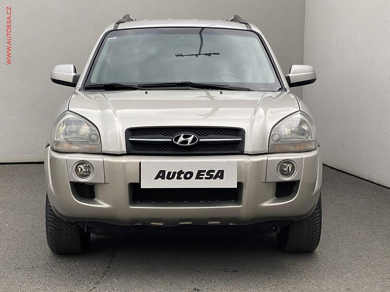 Hyundai Tucson (2006) 2.0i, AC, TZ, výhřev sed - fotka 2 z 16